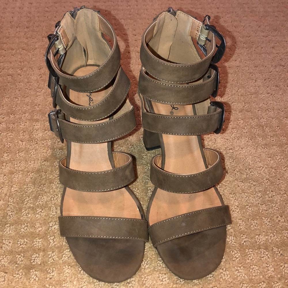QUPID OLIVE BLOCK HEEL